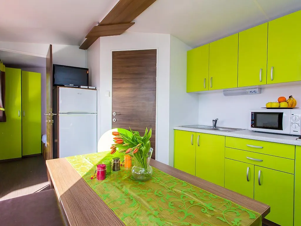 Kompleks wypoczynkowy Zelena Laguna Mobile Homes Mugeba