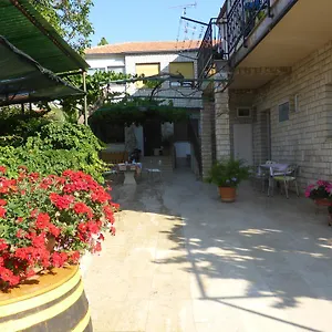 https://rooms-vilena.pula-hotels.org